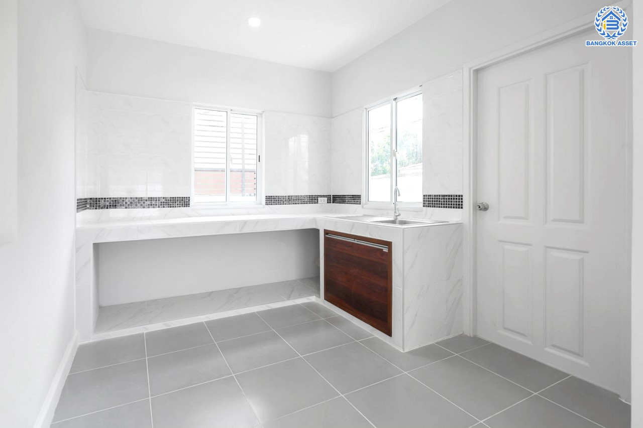 บ้านมือสองตกแต่งใหม่ หลังใหญ่ ดีไซน์ทันสมัย เนื้อที่ 53.8 ตร.ว. ม.ภัสสร14 บางใหญ่-กาญจนาฯ (ซ.กันตนา) รองรับทุกความสุข ฟังก์ชัน 3 ห้องนอน 2 ห้องน้ำ 2 ที่จอดรถ บนทำเลศักยภาพ ใกล้เซ็นทรัลเวสต์เกต ทางด่วน "ศรีรัช" และรถไฟฟ้า "สถานีตลาดบางใหญ่"